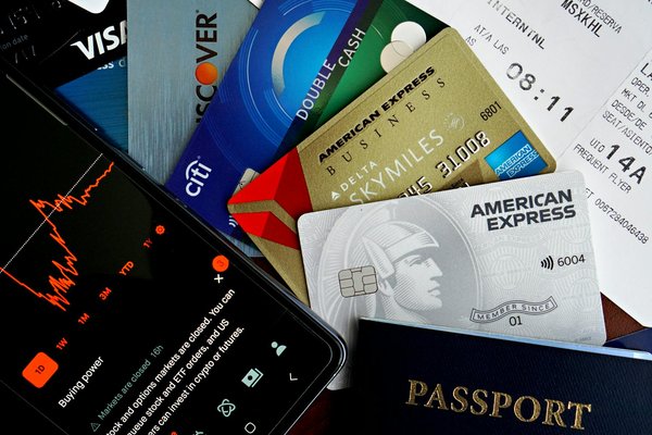 Quels sont les meilleurs endroits pour louer une maison de vacances en Toscane avec des ateliers de peinture et des visites de vignobles?